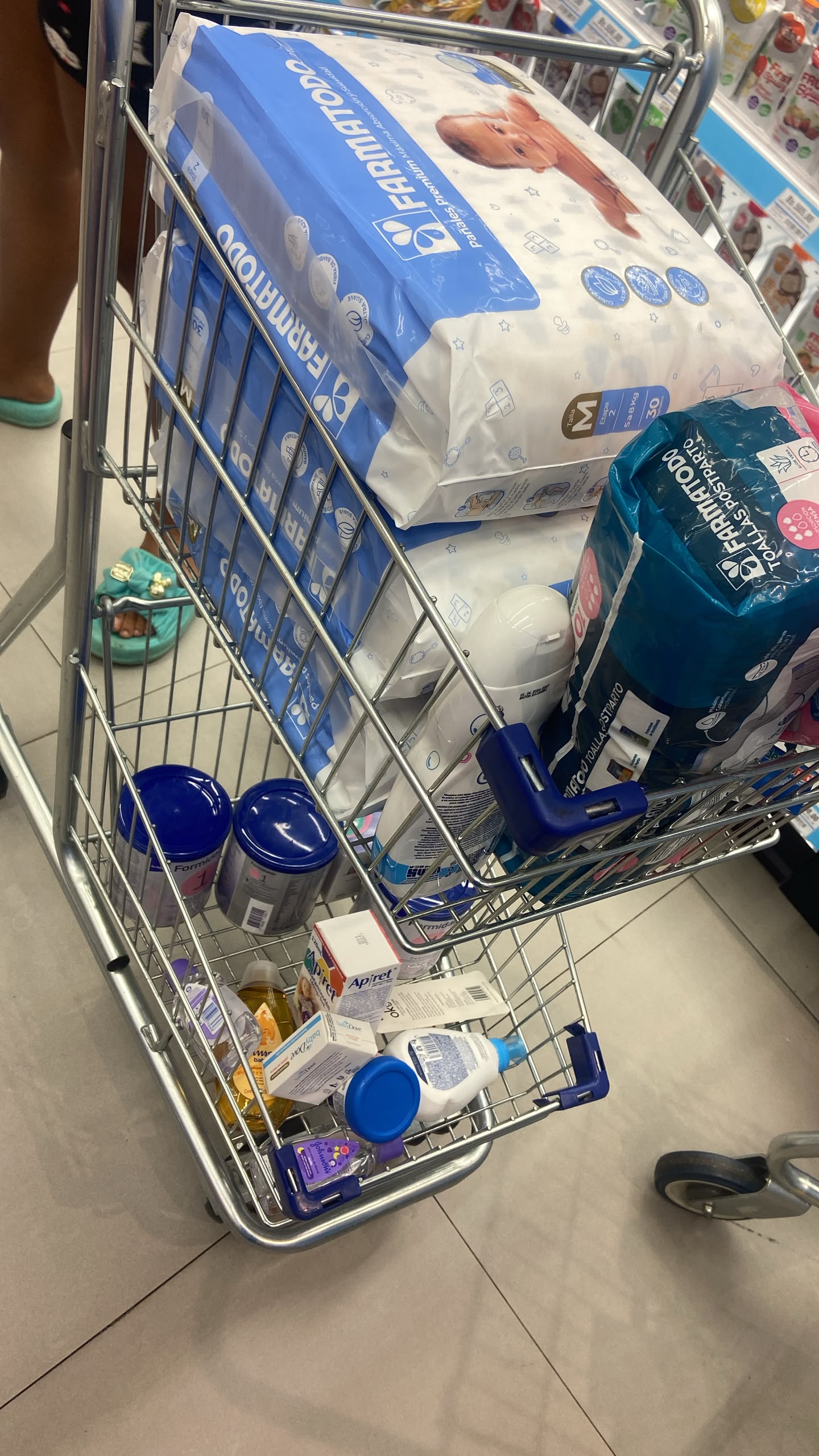 Carrito con los productos de maternidad comprados para Alba