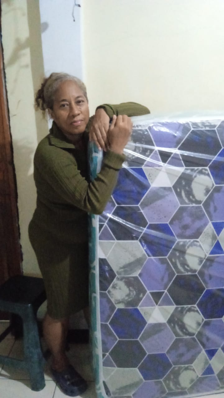 Elizabeth Fuentes con su nuevo box spring