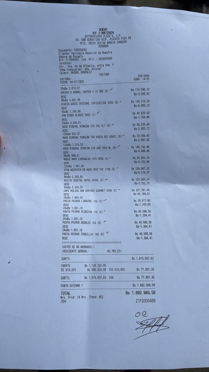 Factura de Automercados Plaza's, C.A. con el detalle de la compra